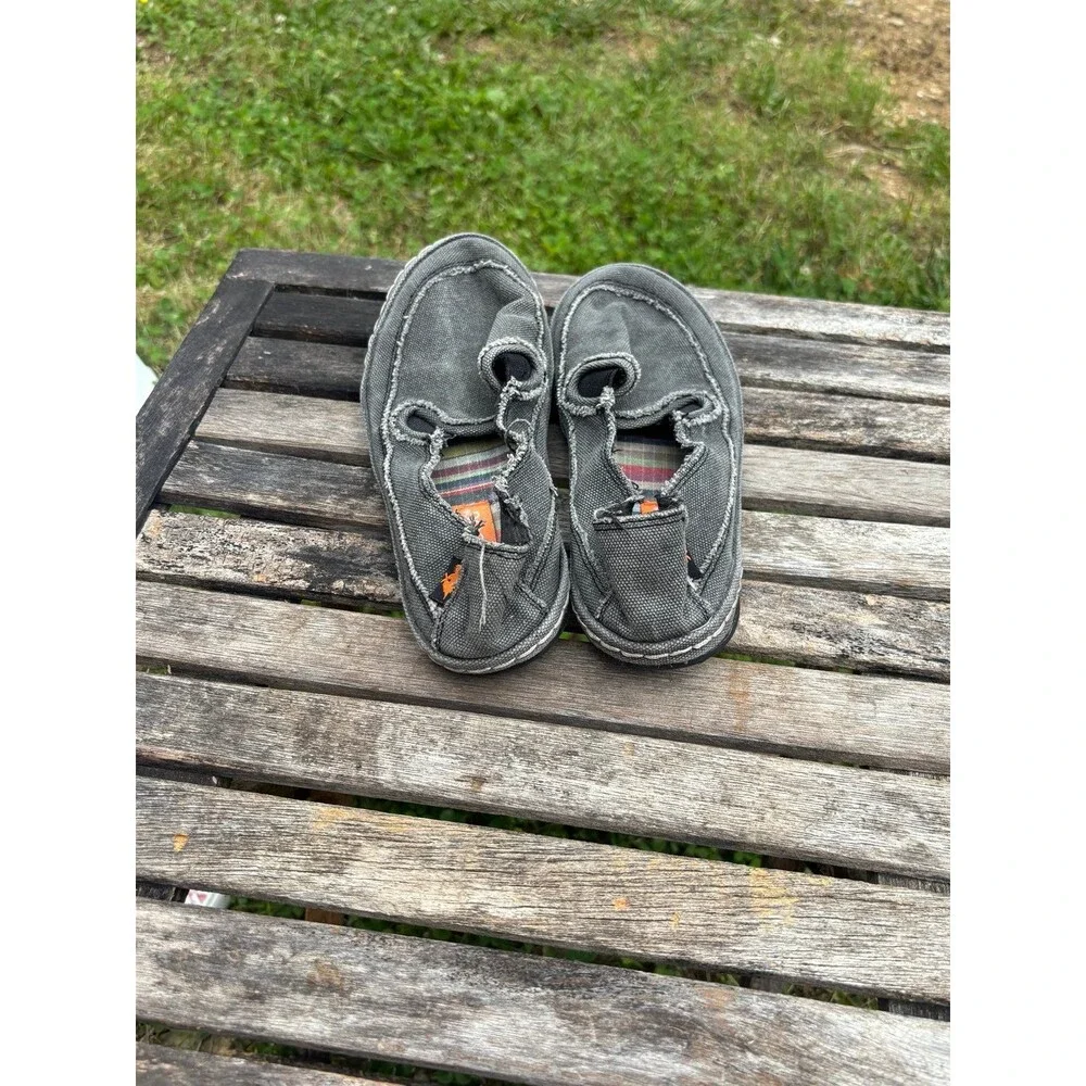 ROCKET DOG CANVAS SLIP ON SHOES SIZE 7.5M